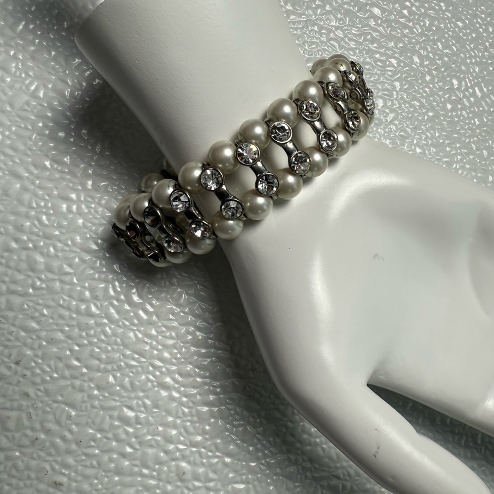 Elegant Pearl‎ and Crystal Bracelet